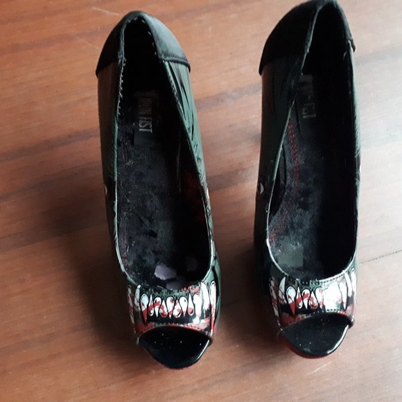 Iron Fist Wolf Heels - Picture 4 of 6